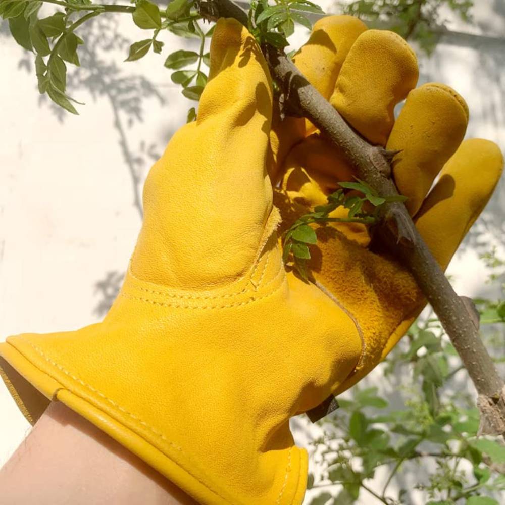 Leather gardening gloves