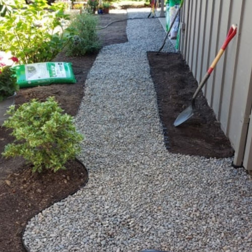 Flexible plastic lawn edging: image 5