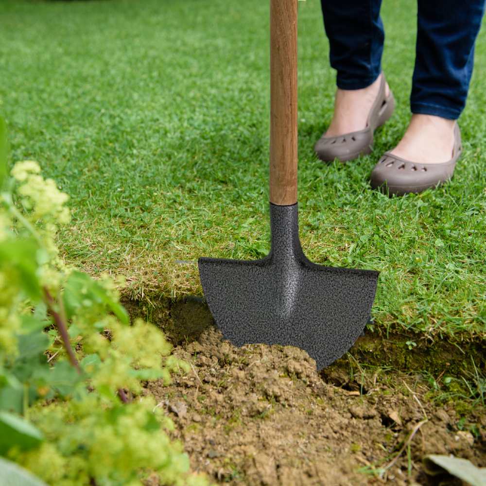 Manual lawn edging tool: image 6