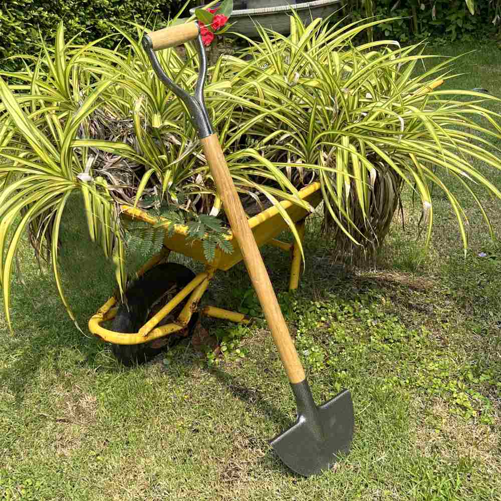 Manual lawn edging tool: image 11